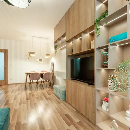 Trebesin Terrace & Free Parking By Rentez * Praga