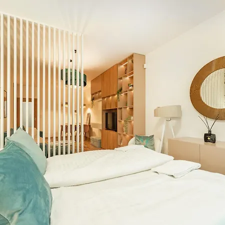 Trebesin Terrace & Free Parking By Rentez * Praga