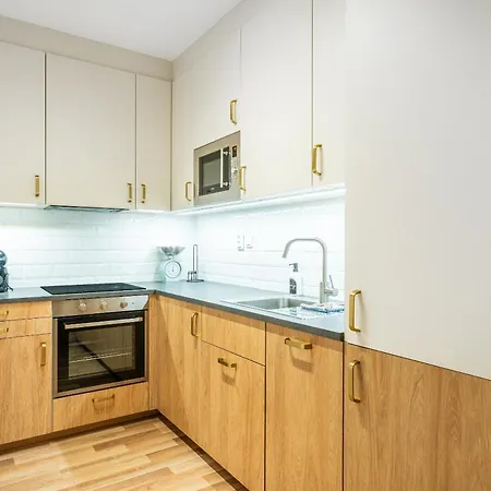 Trebesin Terrace & Free Parking By Rentez Apartament *