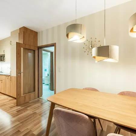 Trebesin Terrace & Free Parking By Rentez