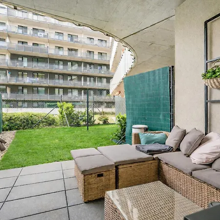 Trebesin Terrace & Free Parking By Rentez Apartament