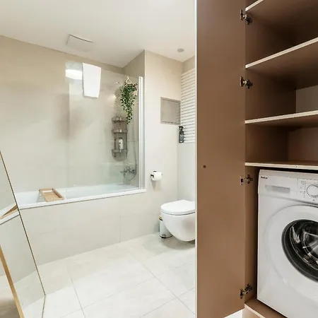 Trebesin Terrace & Free Parking By Rentez Apartament *