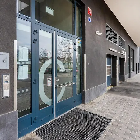 Trebesin Terrace & Free Parking By Rentez Apartament